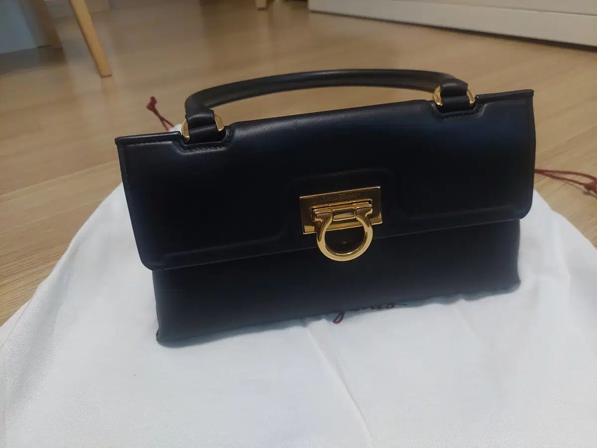 Ferragamo フェラガモ