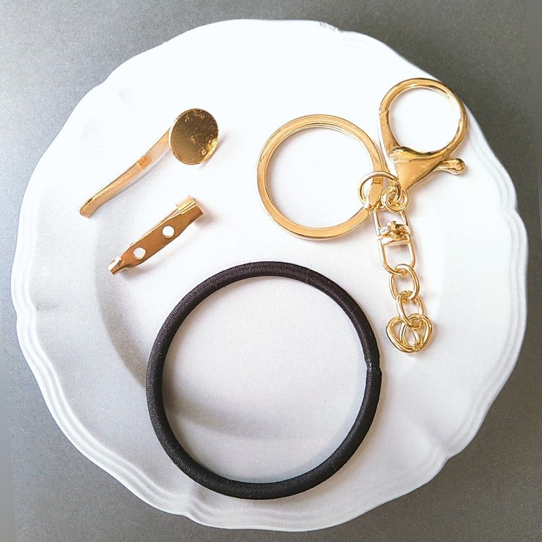 No.936 アンティークうさぎさん レジンヘアゴム - メルカリ