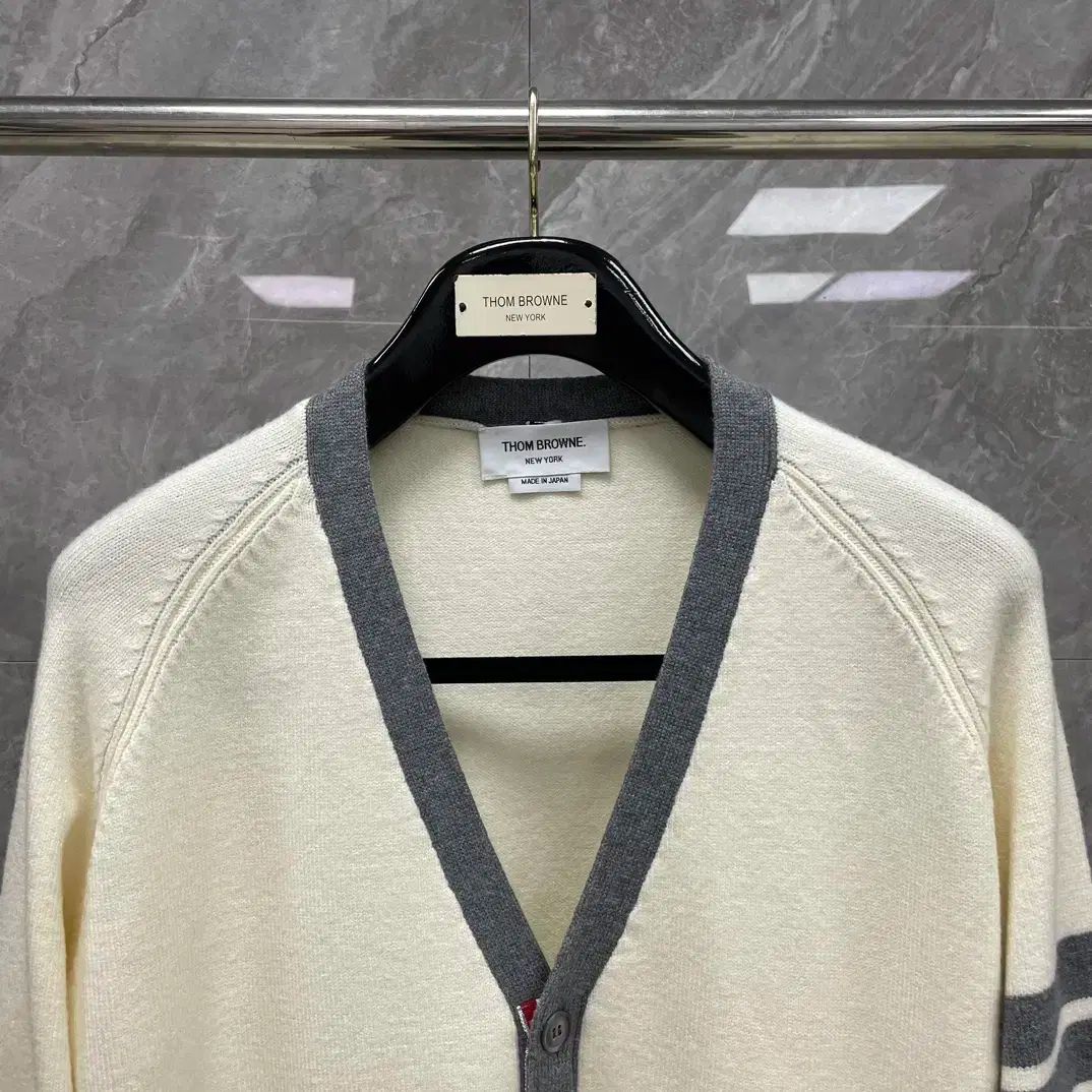 【THOM BROWNE】コットン混 ストライプ ジャカードニット Thom Browne(トム・ブラウン) ユニセックス ストライプ ベージュ