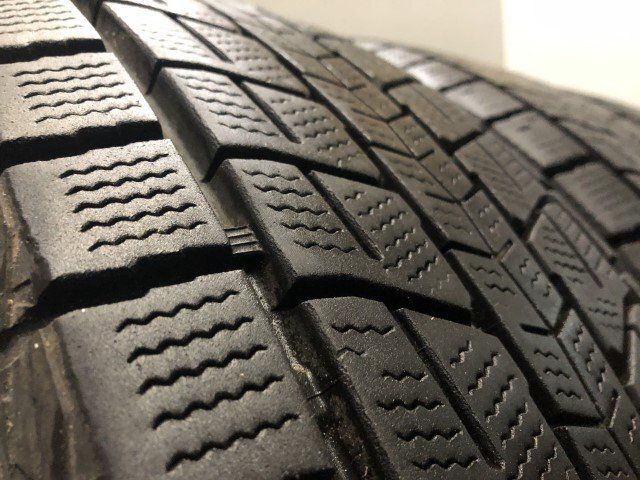 DUNLOP WINTER MAXX SJ8+ 225/60R18 18インチ スタッドレス 4本 22年製 バリ溝 レガシィアウトバック フォレスター スバルXV等　(KTF063)