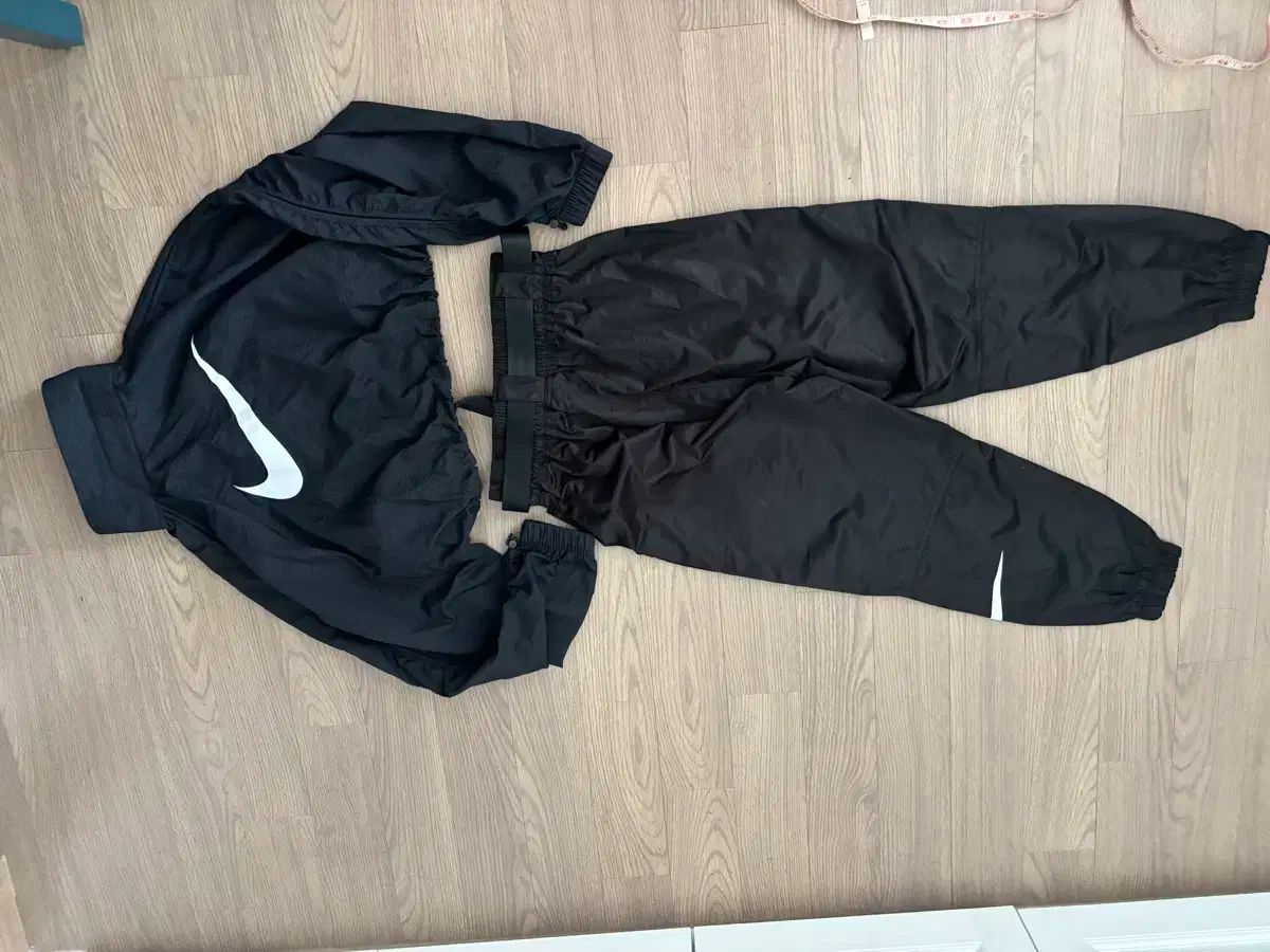 NIKE ナイキ クロップド ウィンドブレーカー ウーブン ベルト付きジョガーパンツセット レディース s
