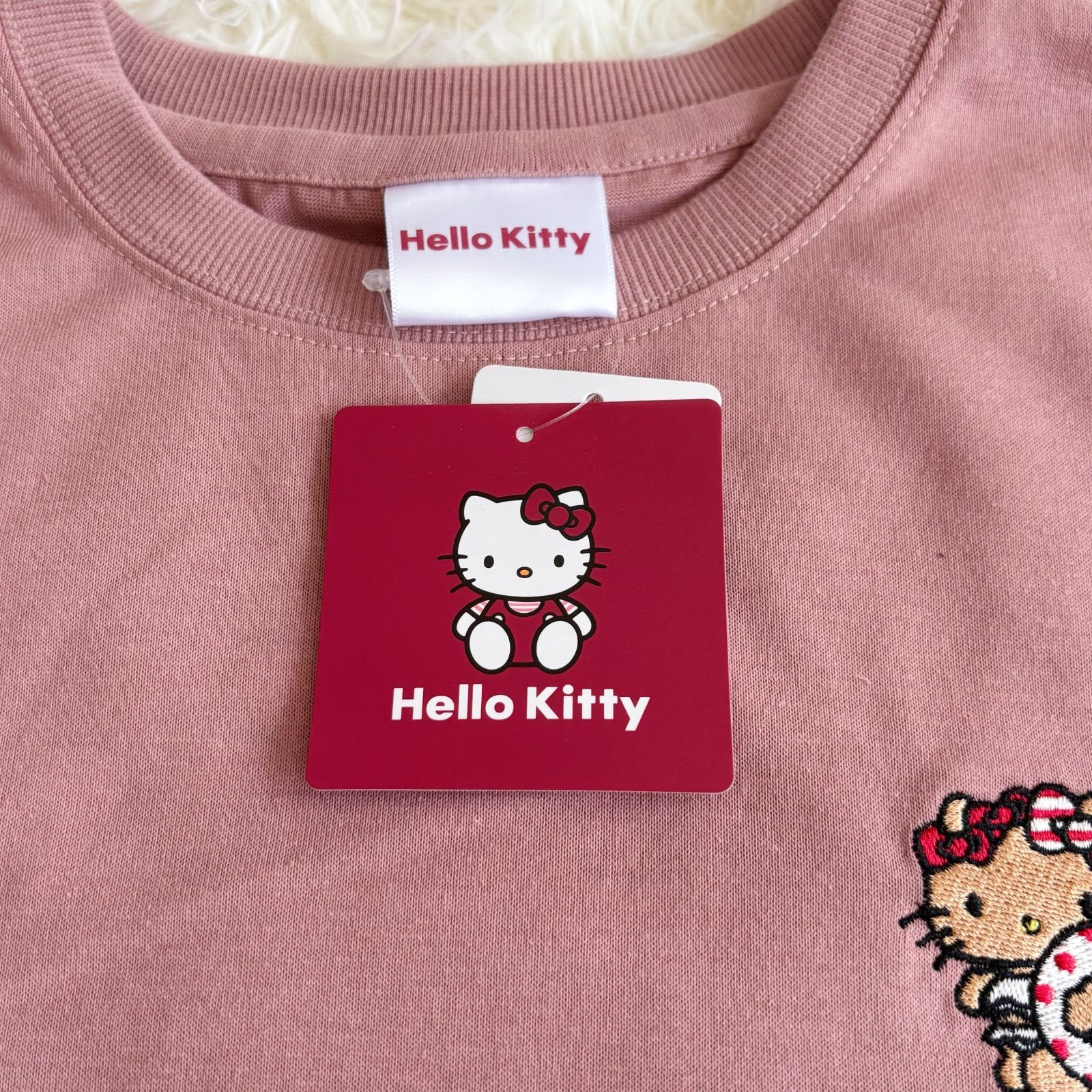 ❣️海外限定❣️サンリオ　キティ ジャンパー　ピンク 【サガラ刺繍】　新品未使用 サンリオ ハローキティ 日焼け サガラ刺繍 半袖 Tシャツ キティ