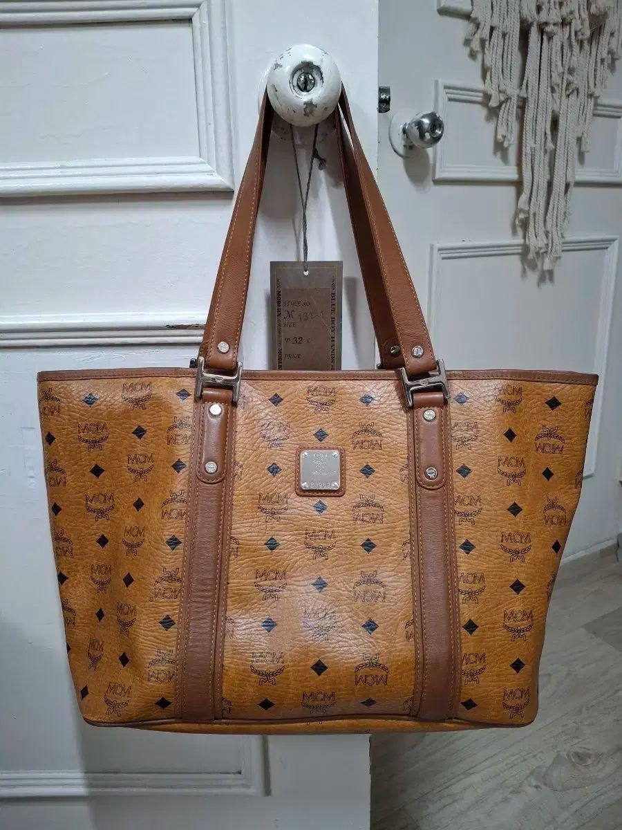 MCM ボディバッグ　ウエストバッグ　ヴィセトス　ゴールド金具　ブラウン MCM ボディバッグ ウエストバッグ ヴィセトス ゴールド金具