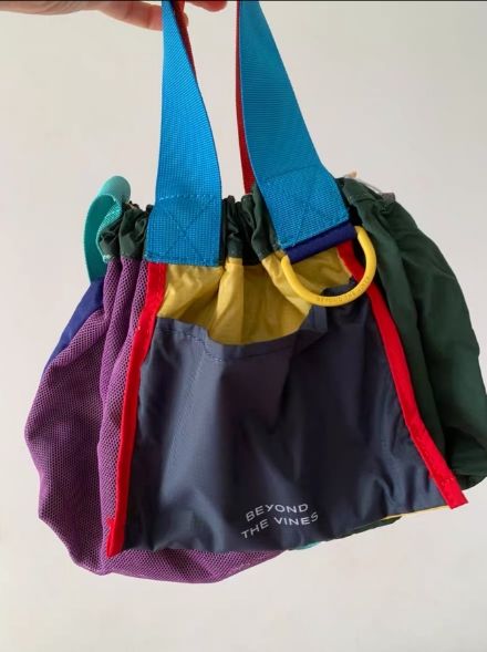 【新品未使用】BEYOND THE VINES ショルダーバッグ Mサイズ 美品✨BEYOND THE VINES ブルー ショルダーバッグ ミニ - メルカリ