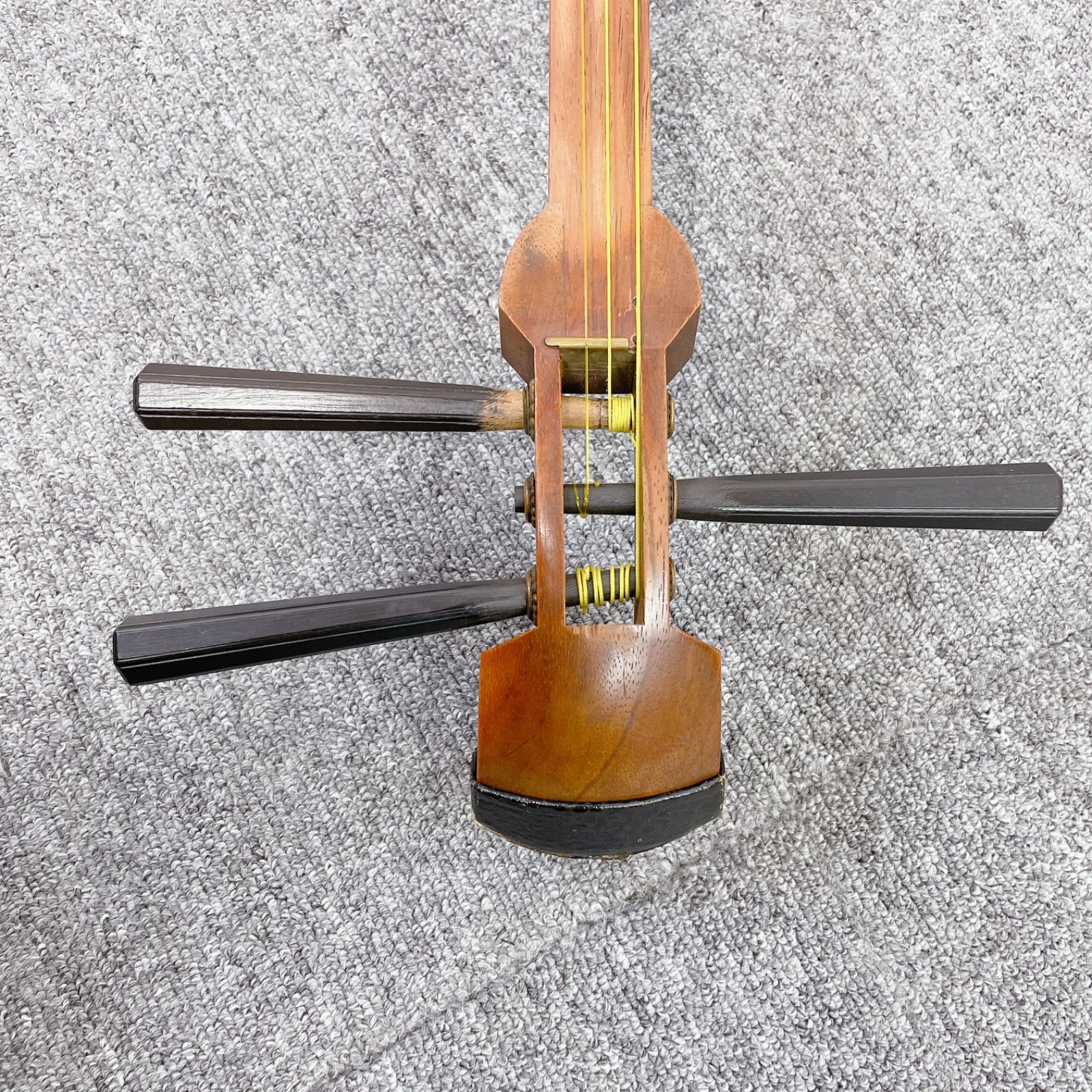 三味線 細棹 花梨 平溝 丸打胴 付属品多数 三味線 細棹 花梨 2本継 平溝 丸打胴 和楽器 - メルカリ