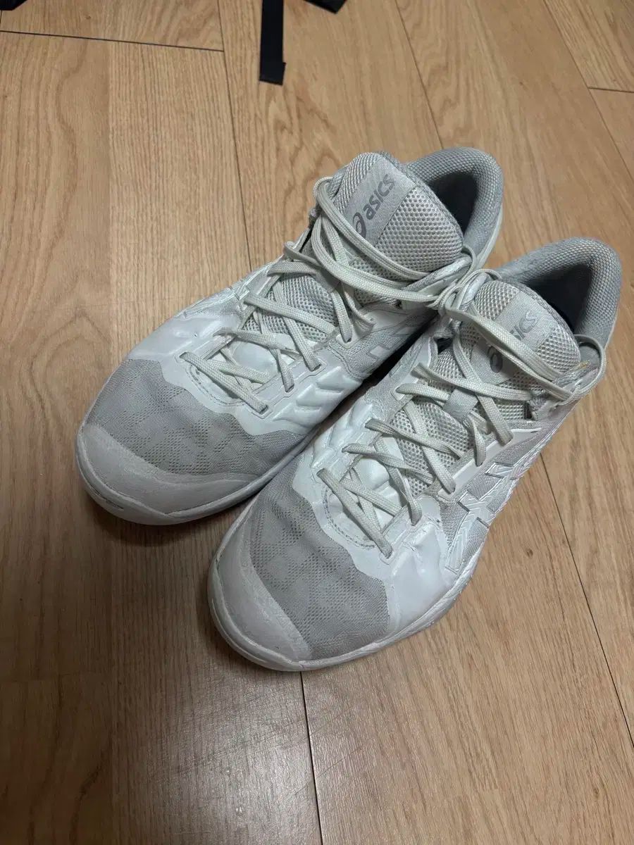 アシックス