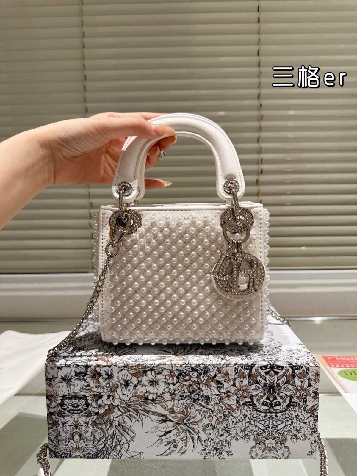 今日特価】Dior Lady Dior Sheepskin Bag with Foldable Gift