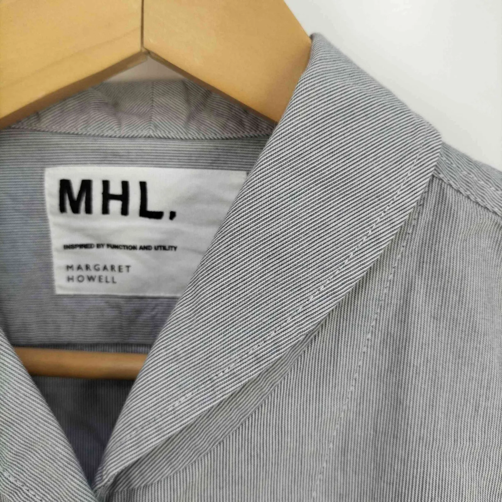 エムエイチエル MHL. ショールカラー フレンチスリーブ ストライプ 