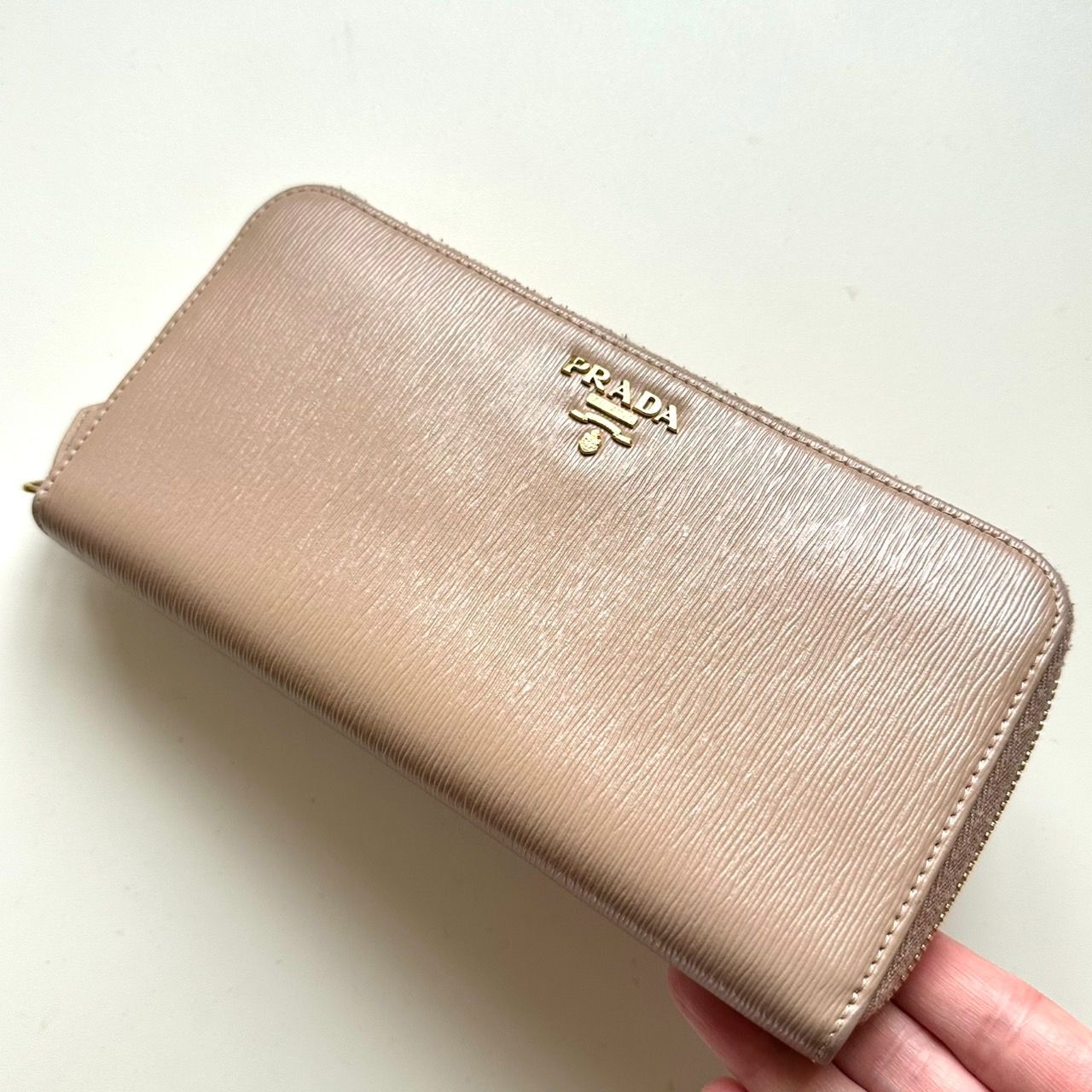 プラダ PRADA 長財布 サフィアーノレザー ピンクベージュ カメオ プラダ PRADA 長財布 サフィアーノレザー ピンクベージュ カメオ