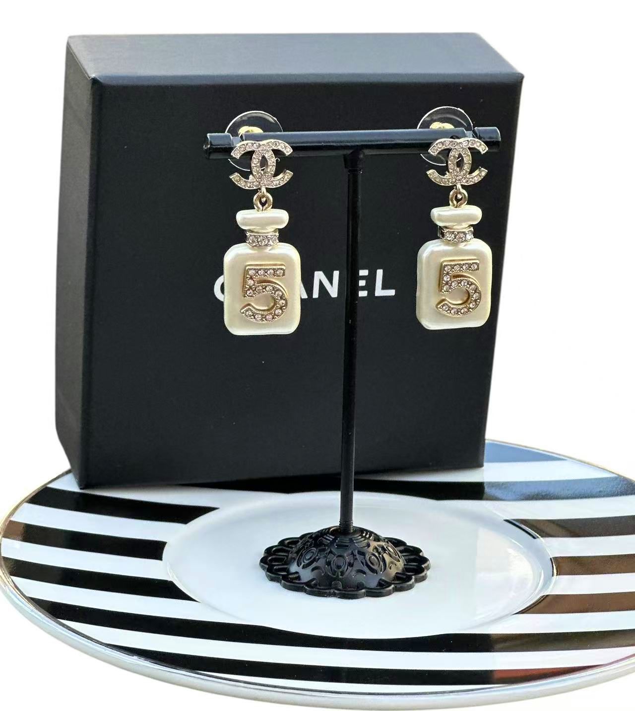 ◆シャネルCHANEL香水パフュームボトルモチーフNo5ピアスイヤリング耳飾りシャンパンゴールド 金色アクセサリー刻印あり