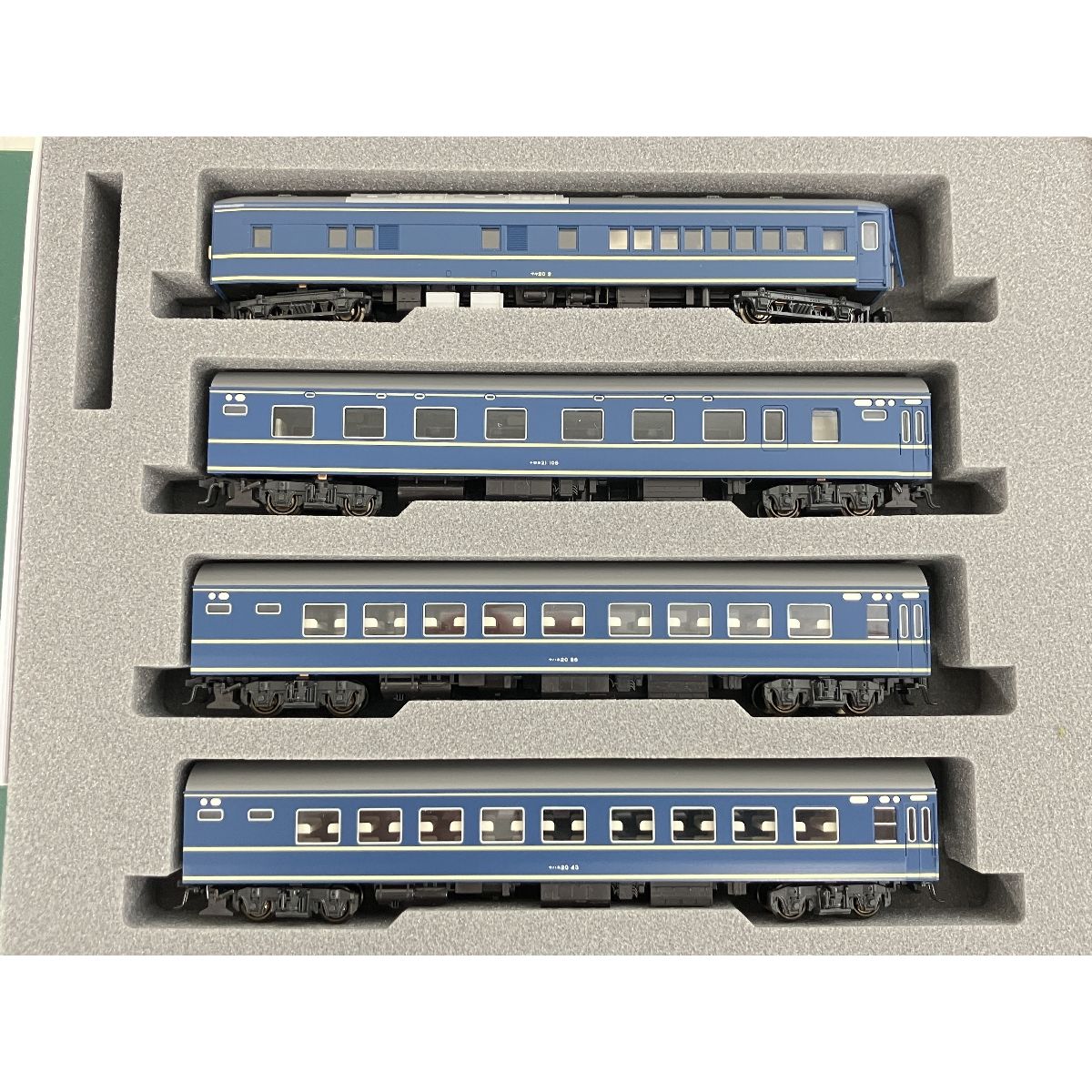 KATO カトー10-1141＋10-1142　20系寝台特急「さくら 20系 寝台特急「さくら」長崎編成・佐世保編成 が入線です