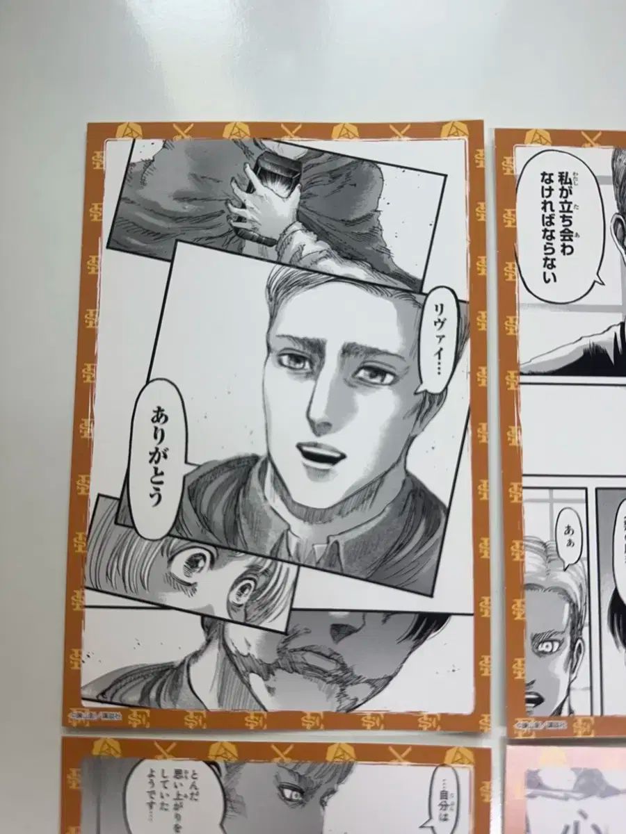 【値下げします】進撃の巨人 エルヴィン・スミス コースター＆ポストカード 進撃の巨人 HUB エルヴィン 缶バッジ コースター ポストカード