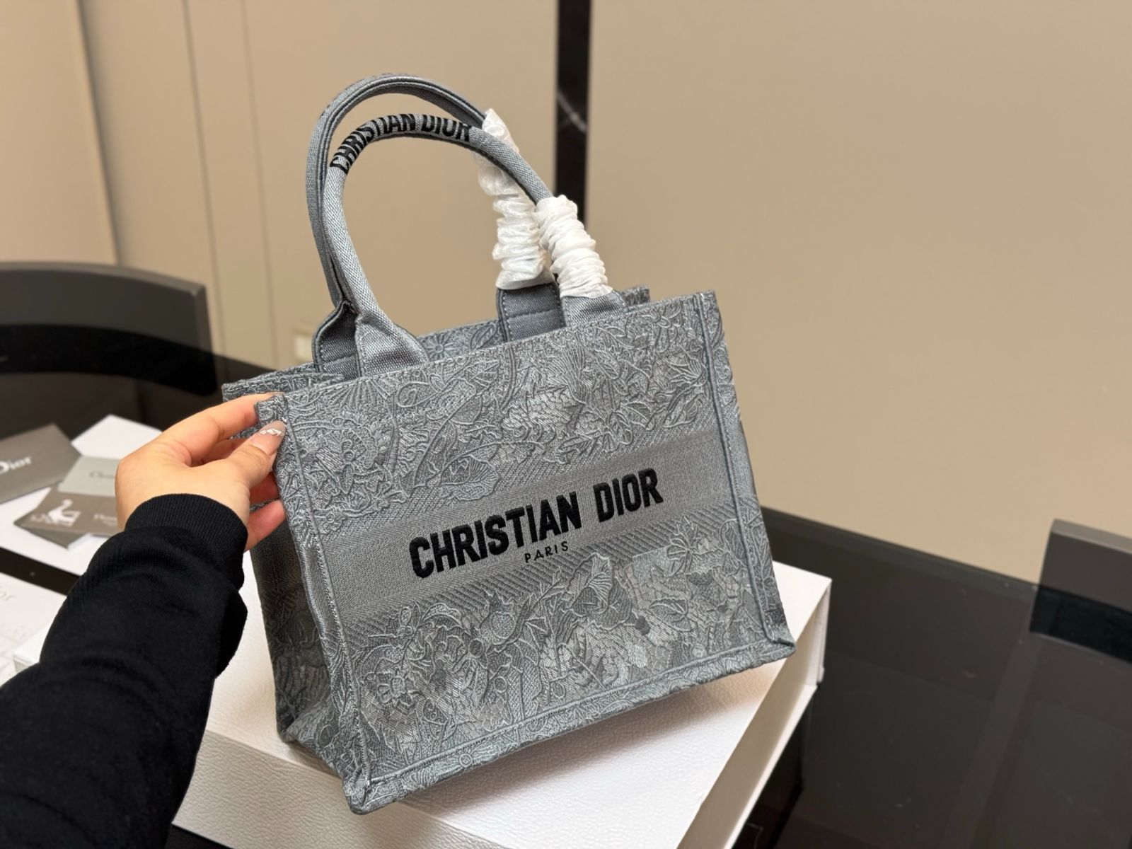 Dior☆ブックトート ロゴ 筆記体 ハート スモールサイズ ディオール、アイコンバッグ「ブック トート」にスモールサイズ