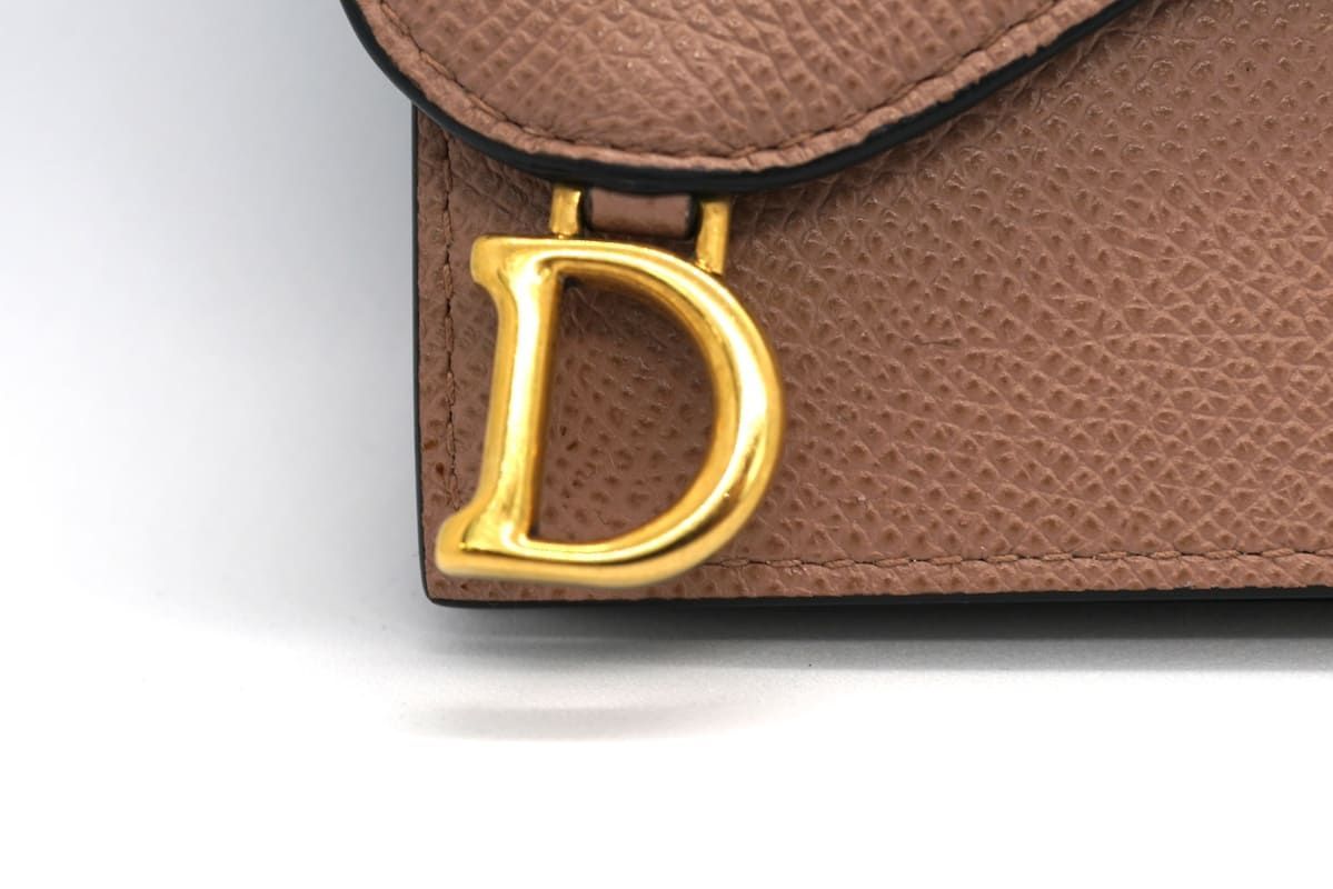 Christian Dior SADDLE クリスチャンディオール サドル ロータスウォレット コンパクト 三つ折り財布 グレインドカーフスキン レザー ブラッシュ ピンクベージュ S5652CBAA 【中古】