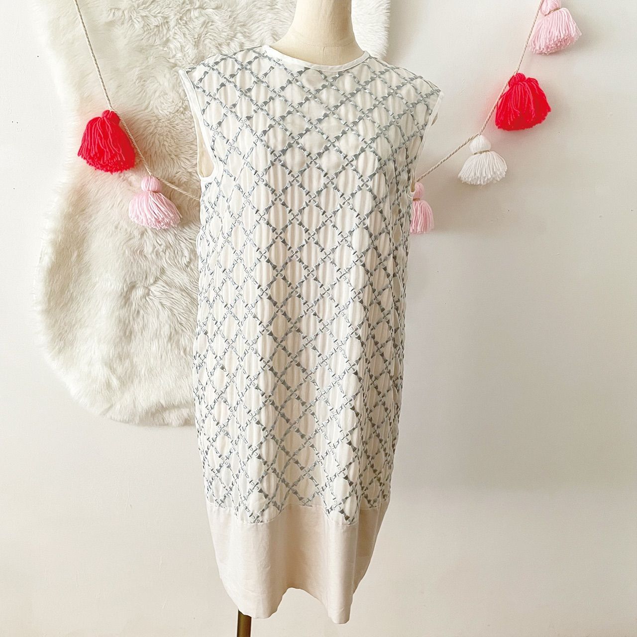 ネセセア刺繍ワンピース