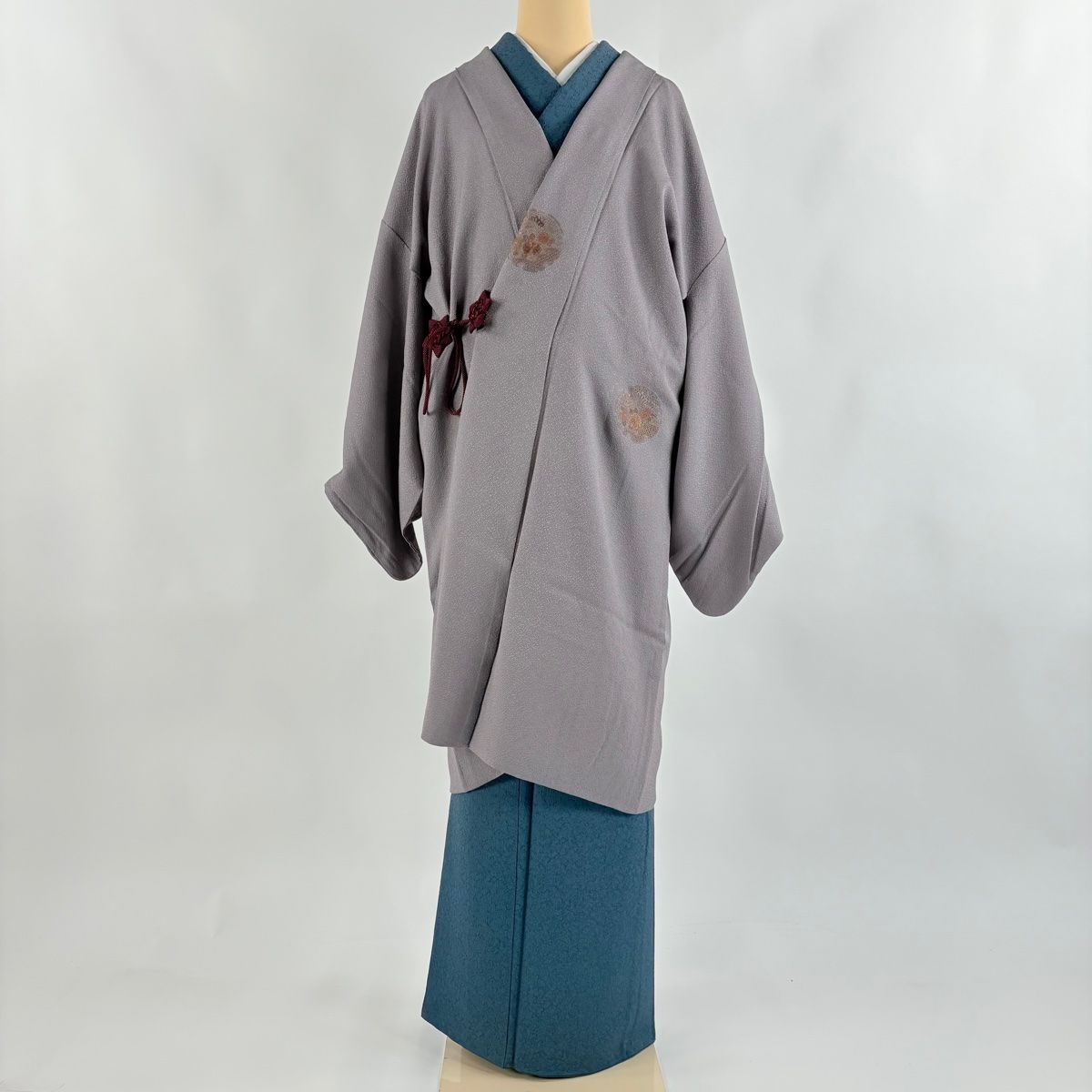 組み合わせ 道中着 身丈103cm 裄丈67.5cm L 和装コート 雪輪 草花 刺繍 金彩 灰紫 正絹 名品 ここでご注文へようこそ!