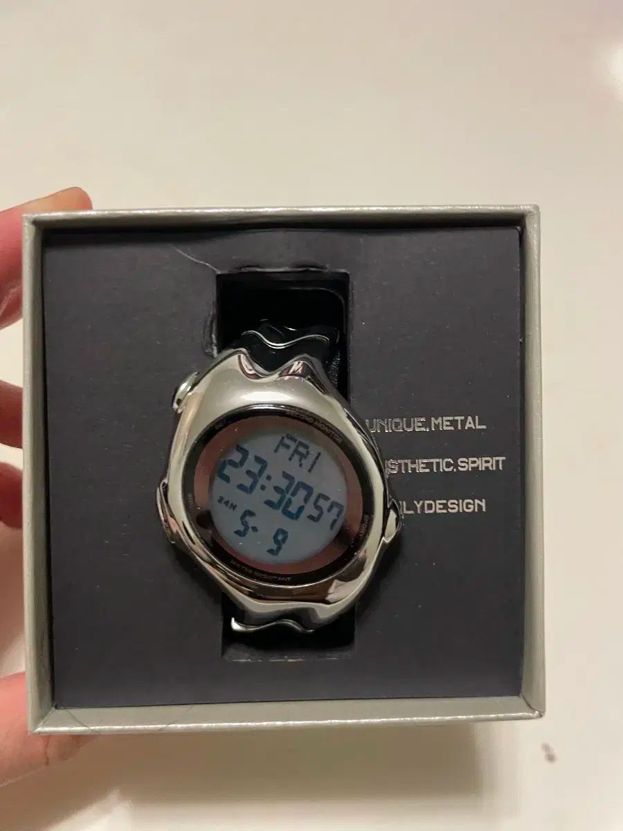 銀魂 長谷川 JW カンバッチ 銀魂 長谷川 JW カンバッチ Amazon.co.jp