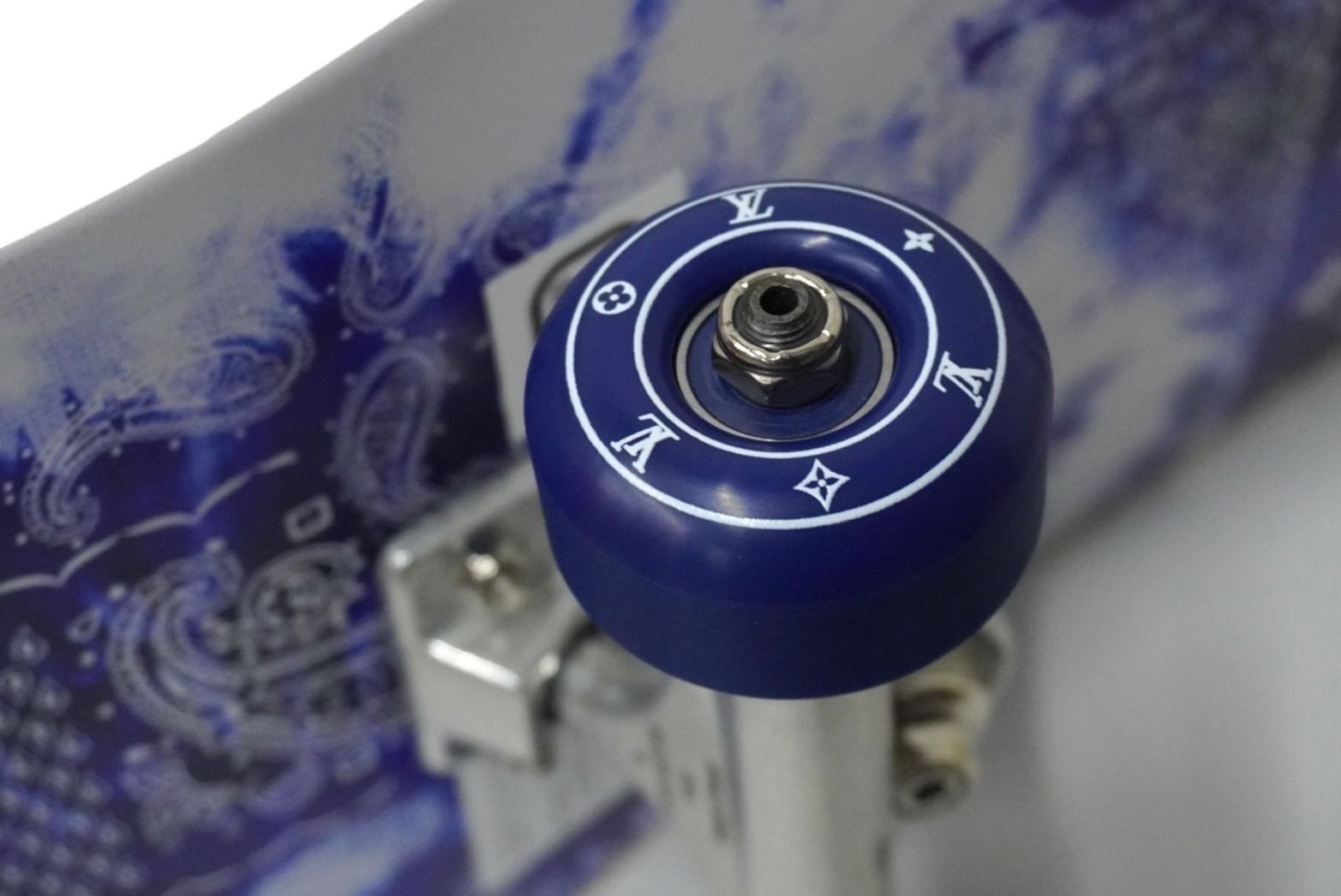 新品未使用 LOUIS VUITTON ルイヴィトン モノグラム バンダナ スケート