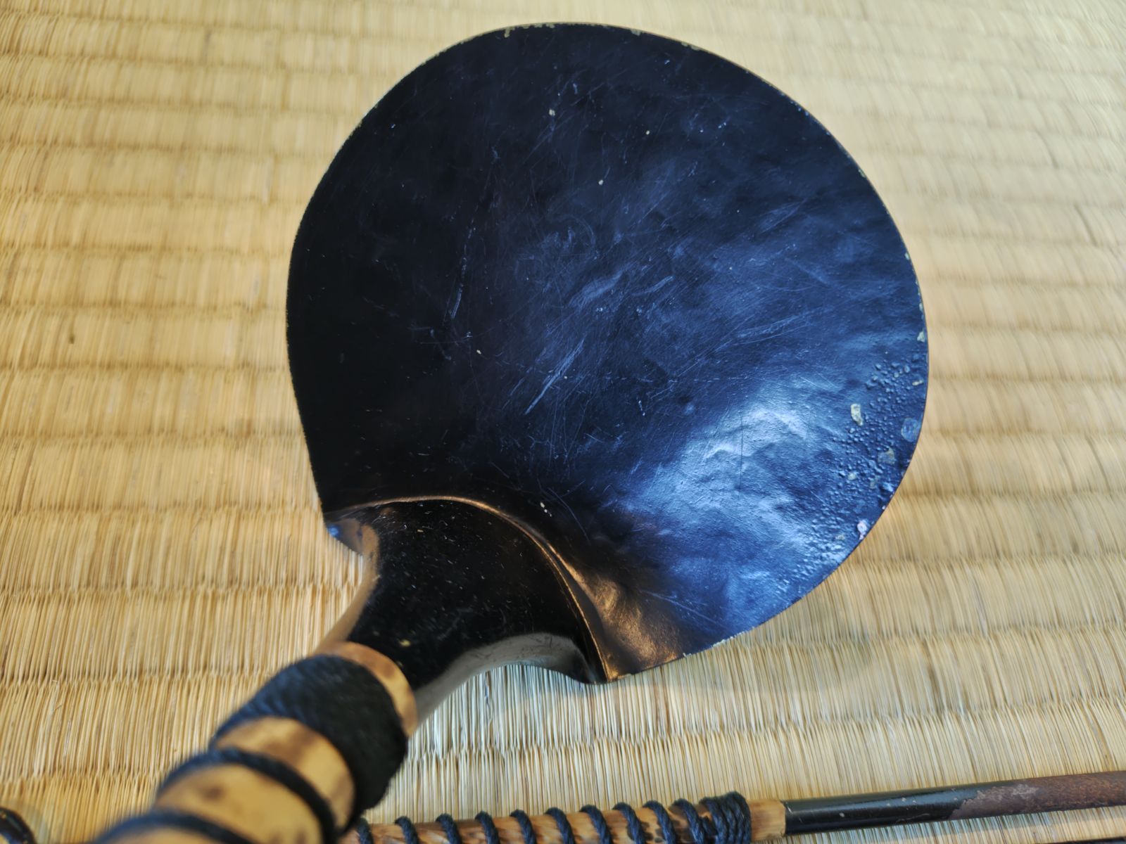 送料込【逢絢亭】茶道具 炭所望道具 半田ホーロク（赤・白）セット 底取と火箸付 逢絢亭】茶道具 炭所望道具 半田ホーロク（赤・白）セット 底取