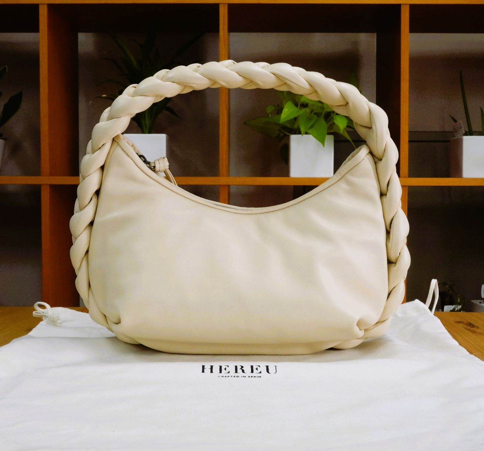 HEREU【新品・未使用】ヘリュー Plaited Padded-detail Shoulder Bag 