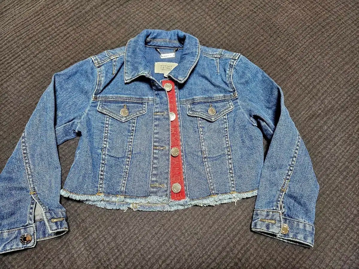 ユア デニム キャット ジバンシィ 3歳