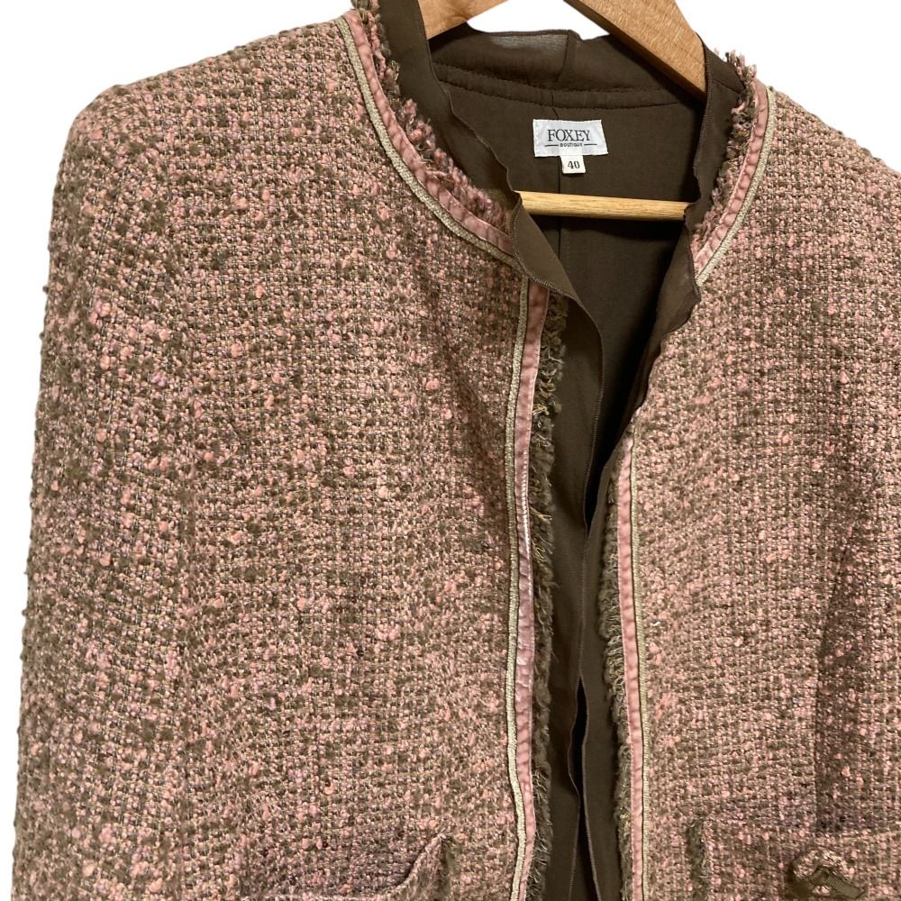 フォクシー FOXEY ツイード ノーカラー ジャケット ピンクベージュ 40 フォクシー FOXEY ツイード ノーカラー ジャケット ピンク