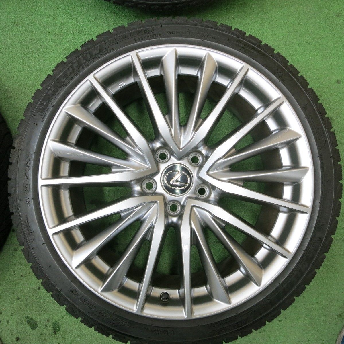235|40R19