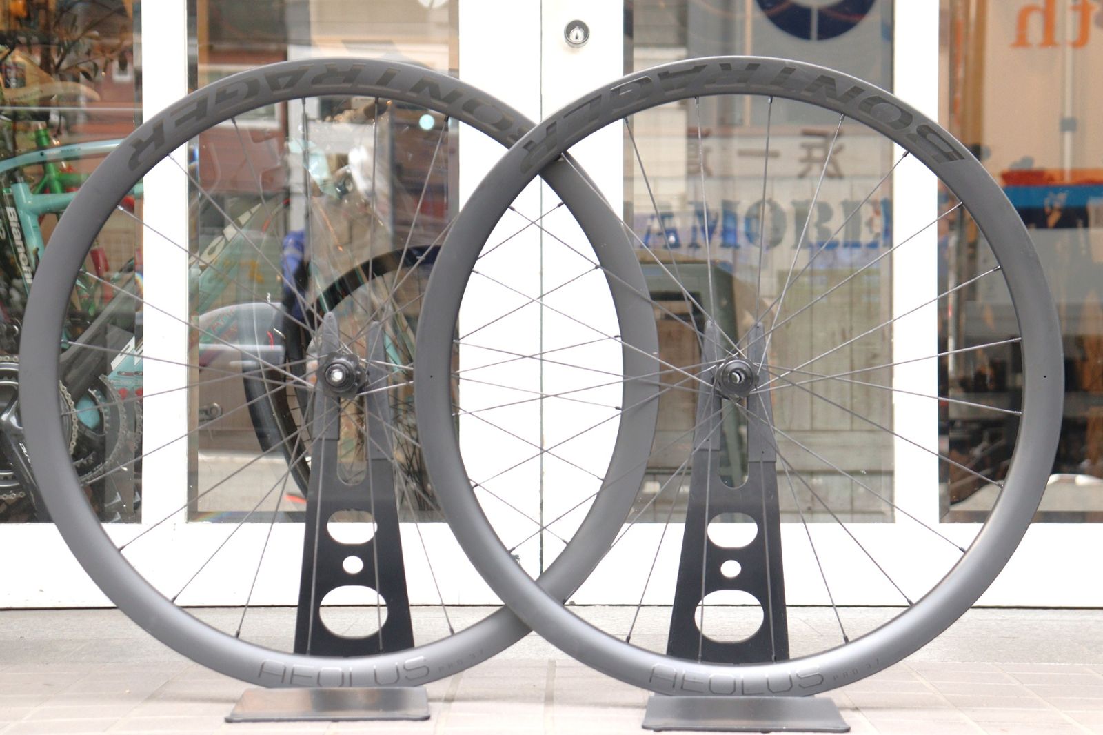 ボントレガー BONTRAGER アイオロス プロ AEOLUS PRO 37 DISC カーボン チューブレスレディ ホイールセット スラムXDR 21C 横浜店