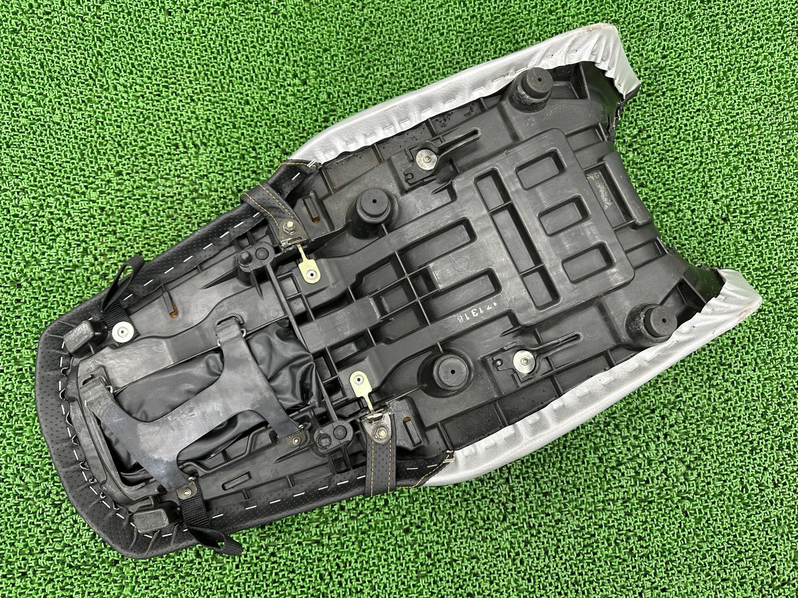 YAMAHA MT-01 純正シート