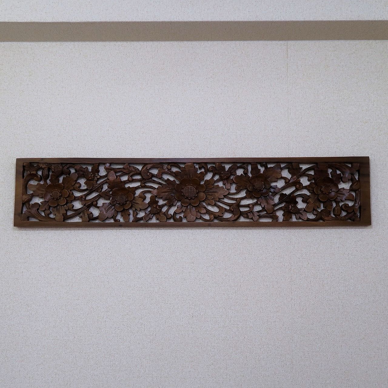 花の木彫りの壁掛けレリーフ 100X30 スワール無垢材 タペストリー 壁