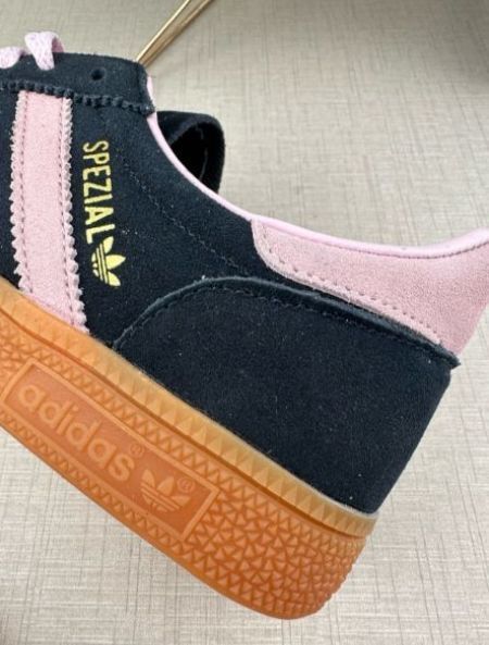 新品.adidas ハンドボール スペツィアル Handball Spezial レディース スニーカー Core Black/Clear Pink/Gum