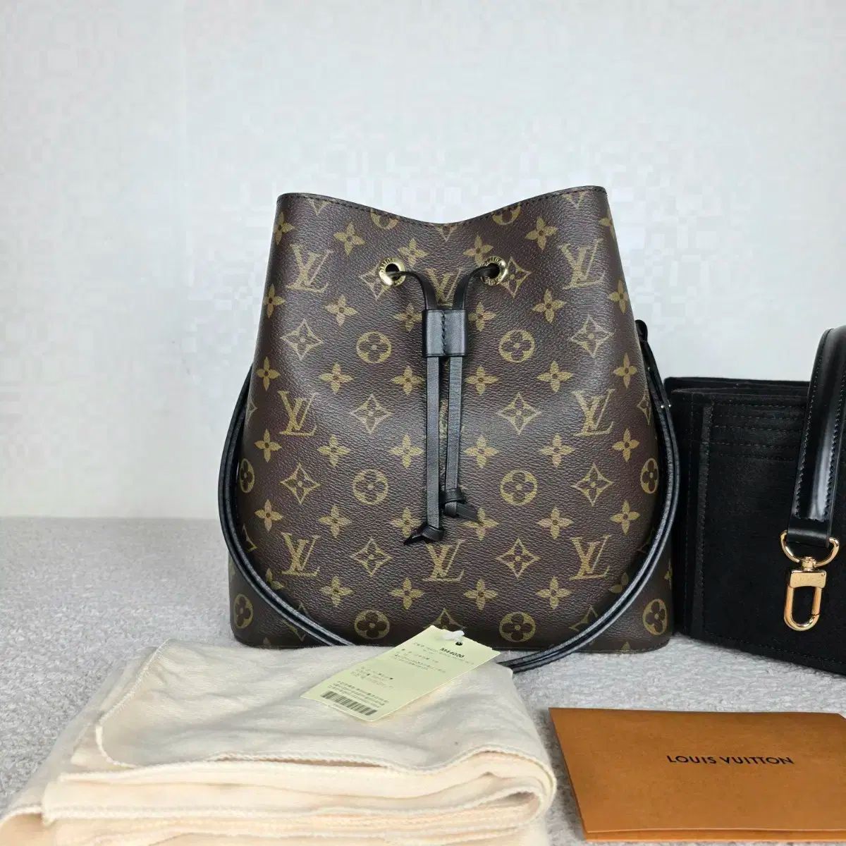 Louis Vuitton(ルイヴィトン) ネオノエ mm ショルダーバッグ