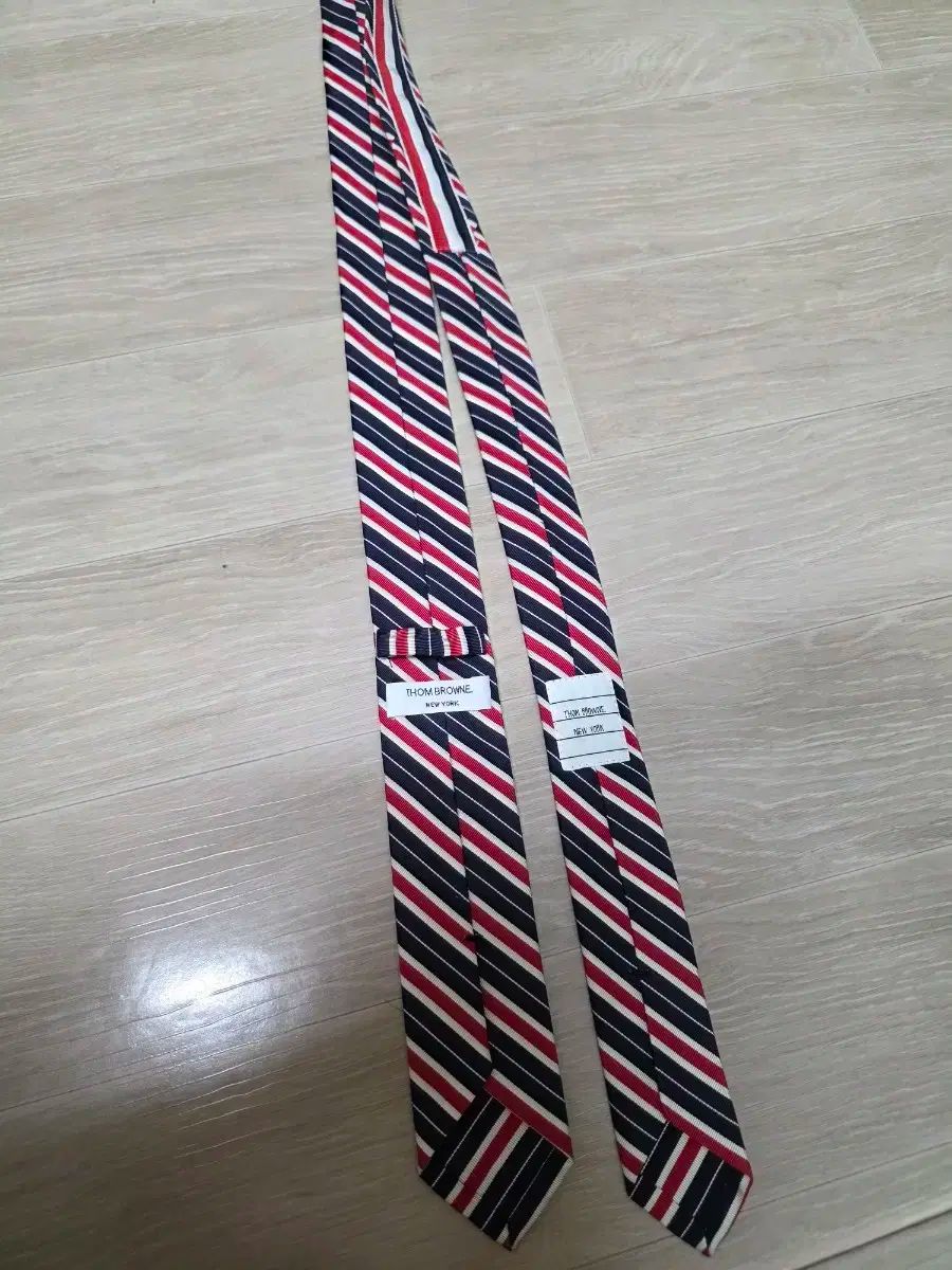 【未使用】 THOM BROWNE ストライプネクタイ THOM BROWN(トムブラウン) スリムフィット ストライプ ネクタイ