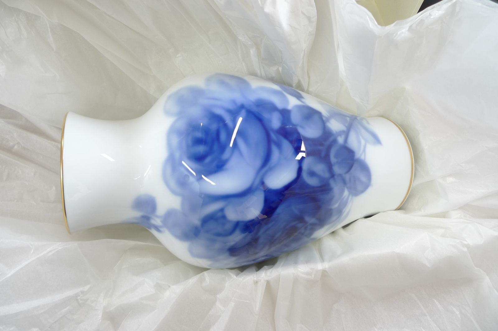 青い花模様の陶器花瓶 ブルーローズ1A 8011 大倉陶園 ブルーローズ 花瓶」