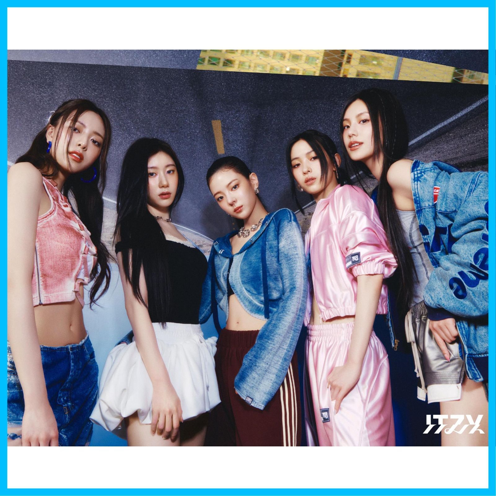 在庫 Album 2nd with Tracking GOLD Full 11 ITZY Version Set