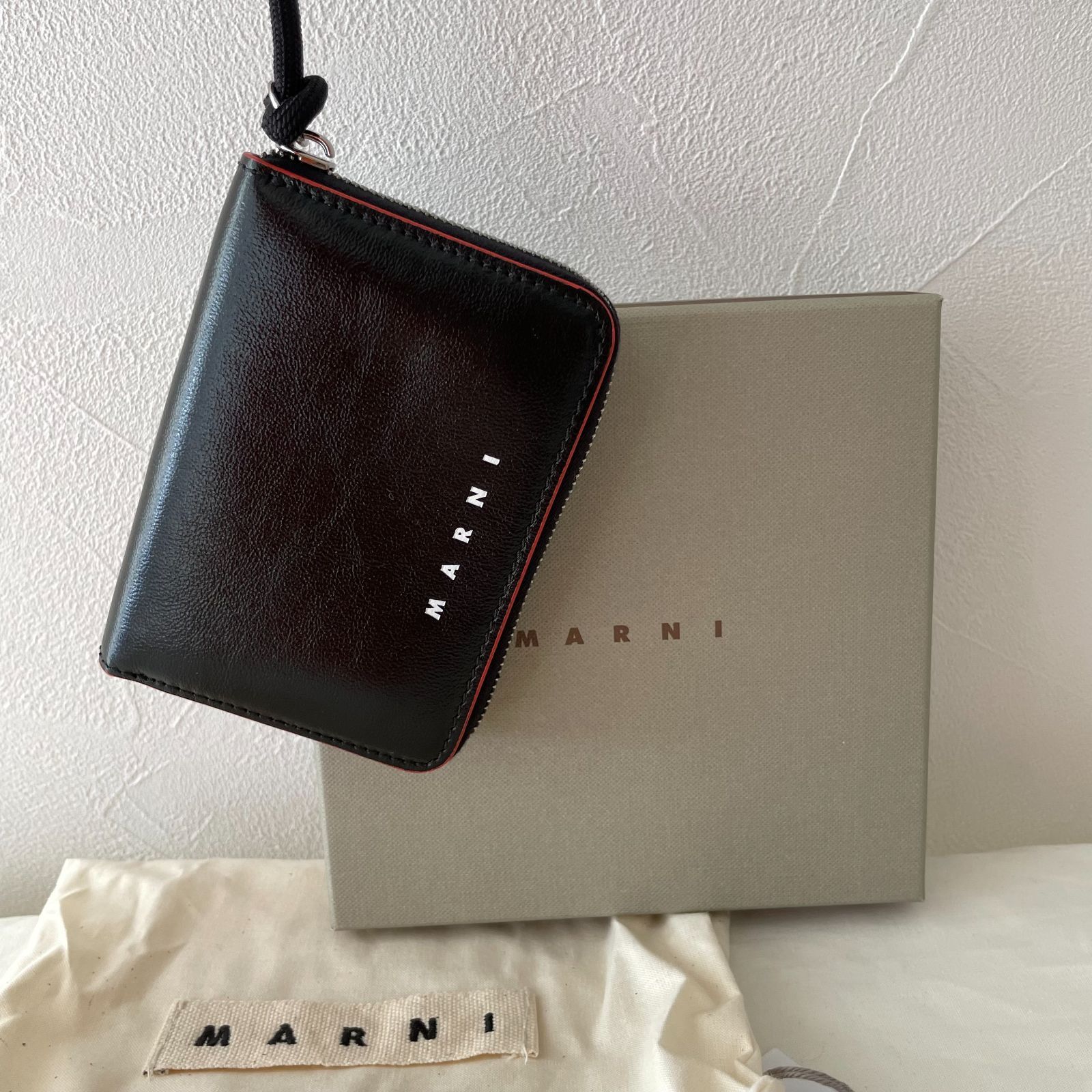 新品】Marni（マルニ）ネックストラップ付き 財布 - メルカリ