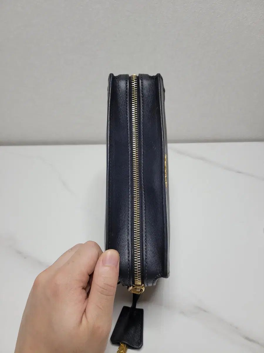 ブラック サフィアーノ