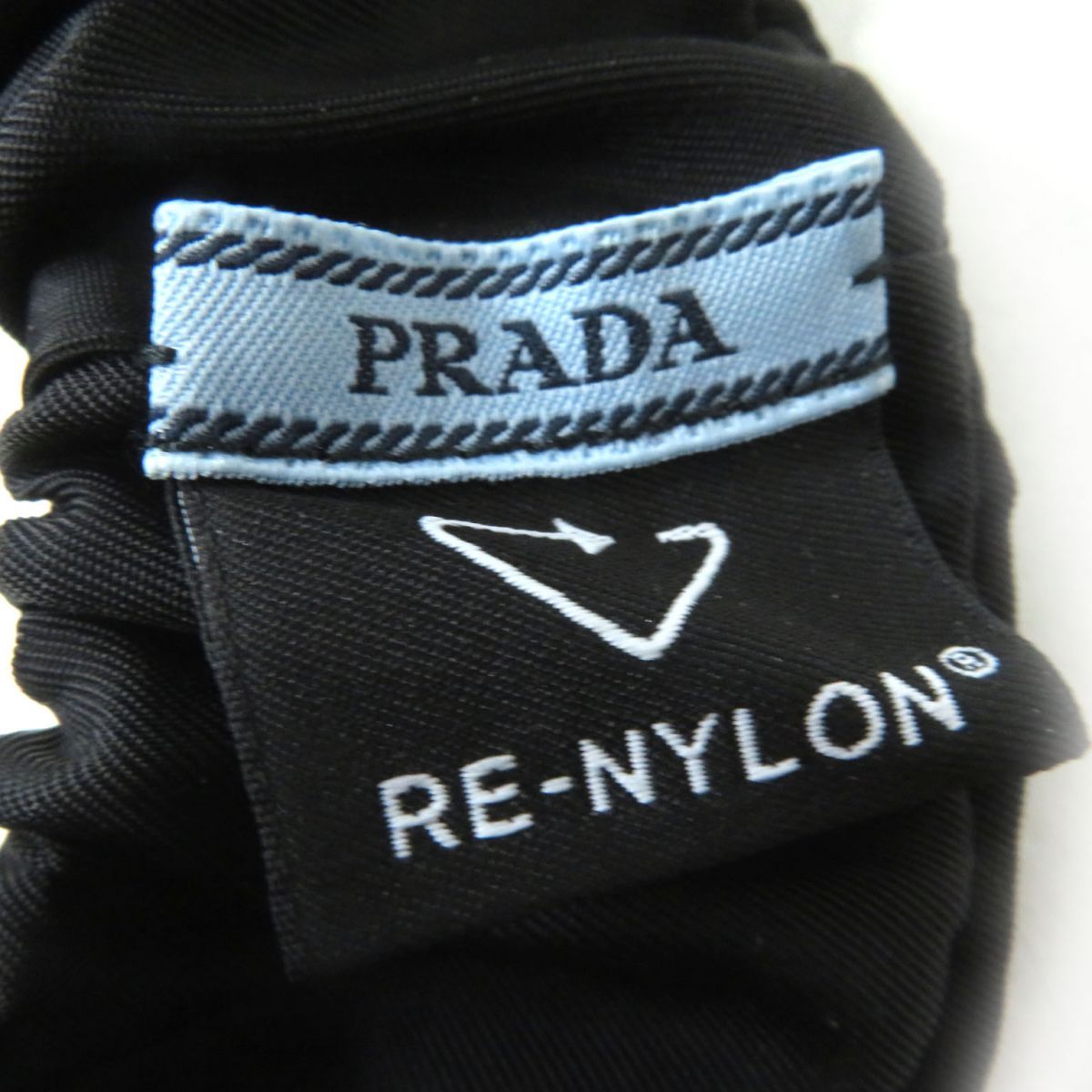 極美品◎正規品 PRADA プラダ シュシュ 1IF015 レディース ReNylon