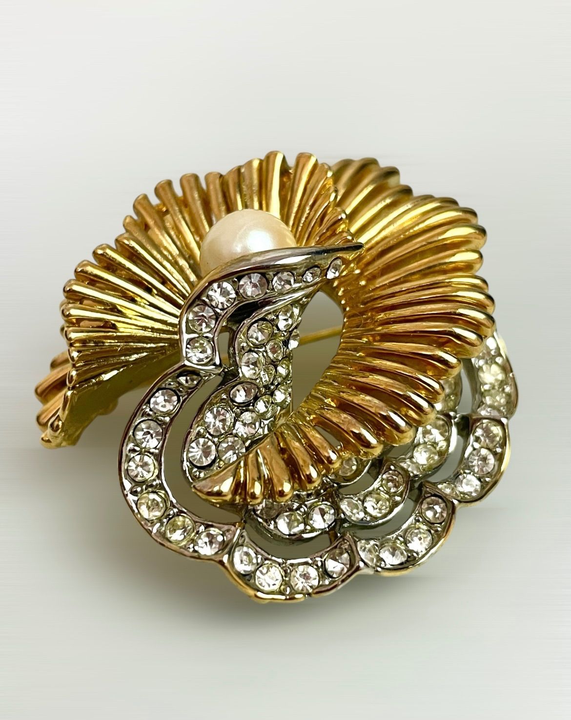 本パールとストーンのブローチ