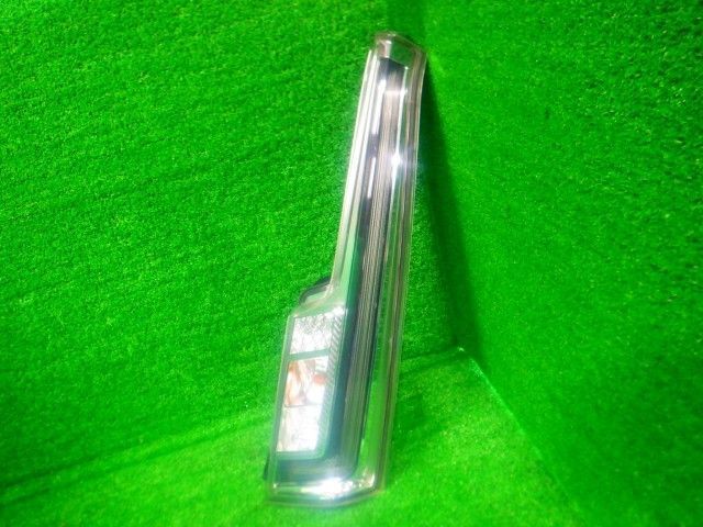 ムーヴ 右テールランプ
