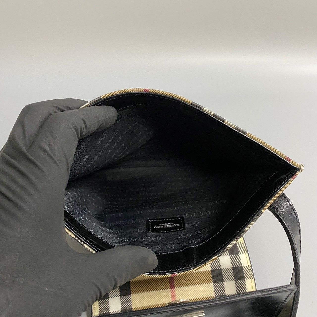 美品 希少品 BURBERRY バーバリー ノバチェック 柄 ロゴ 金具 レザー 