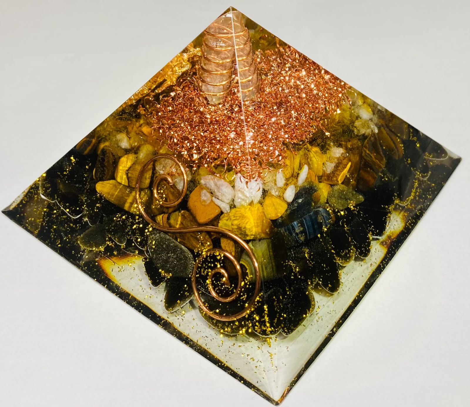 【黄金比】ドラゴンのオルゴナイト　【ピラミッド】 黄金比】ドラゴンのオルゴナイト 【ピラミッド】 ピラミッド型