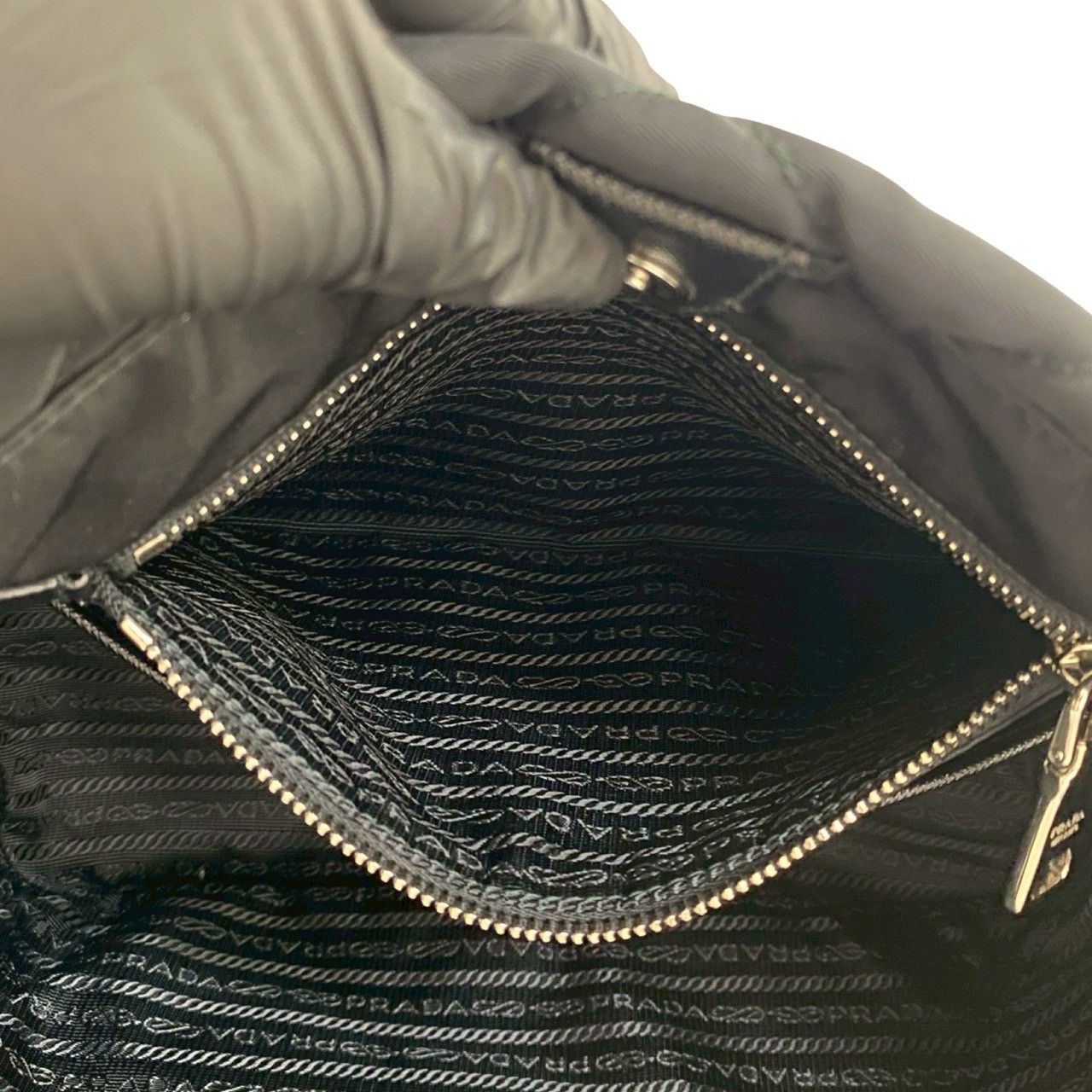ほぼ未使用 袋付 PRADA プラダ 三角ロゴ 金具 キルティング