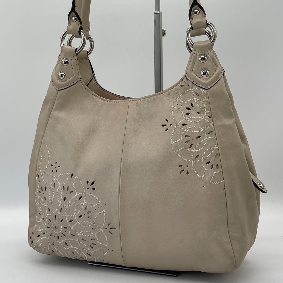 まだまだ使える❤︎ COACH トートバッグ マディソン パンチング フラワー COACH フラワーパンチング トートバッグ - メルカリ