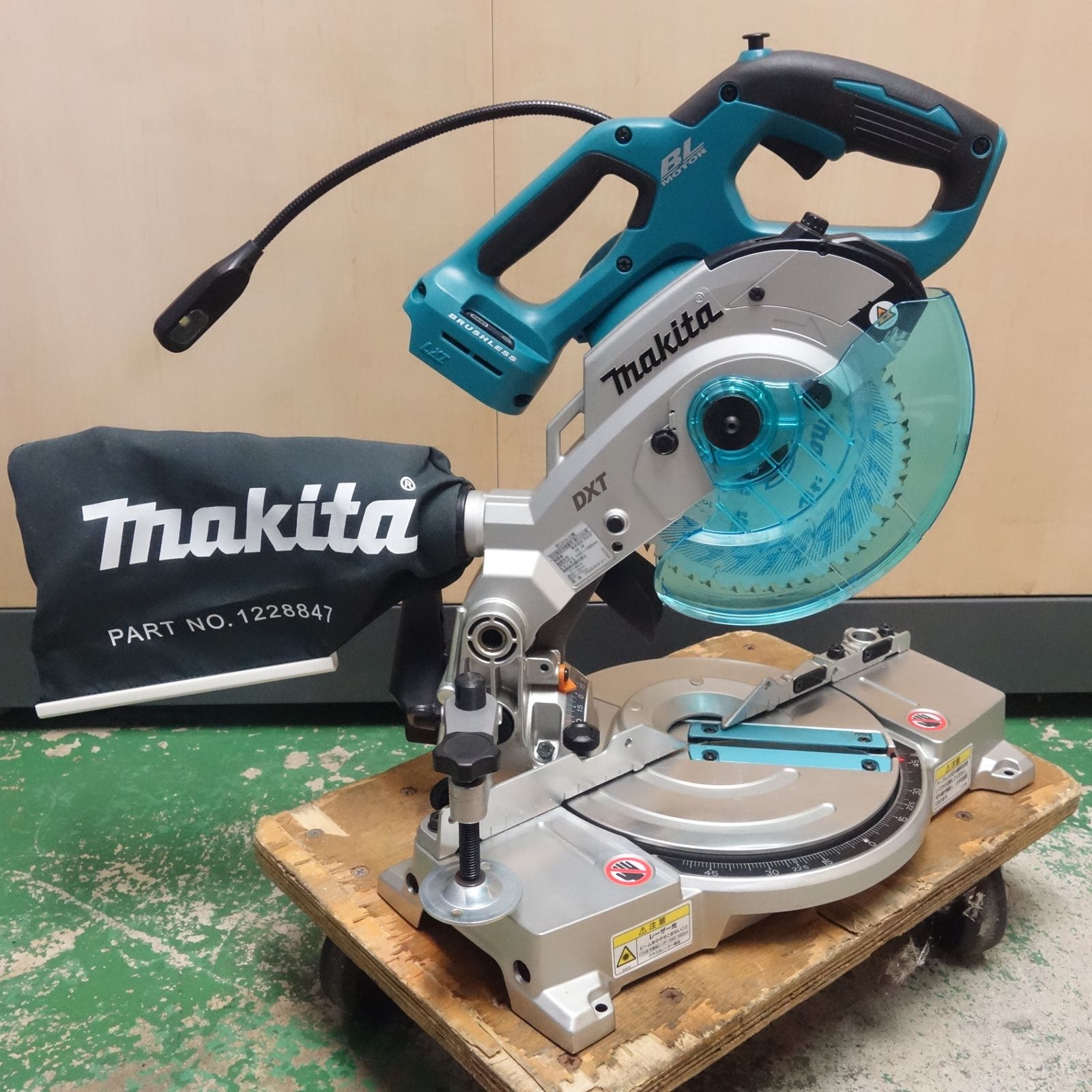 送料無料] キレイ☆マキタ 165mm 充電式 卓上 マルノコ 18V