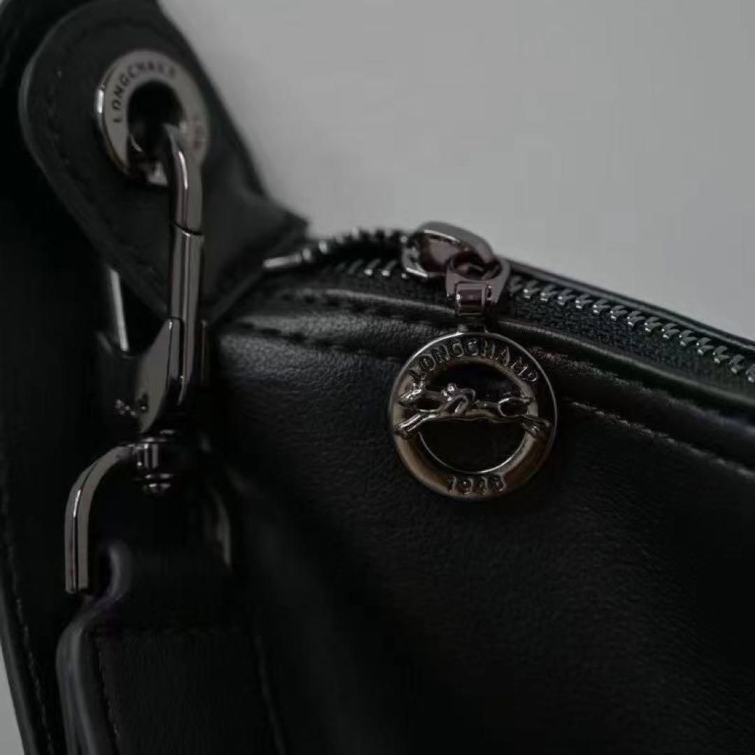 LONGCHAMP 新作 カーフスキン サイドバッグ ショルダーバッグ ブラック LONGCHAMP 新作 カーフスキン サイドバッグ ショルダーバッグ