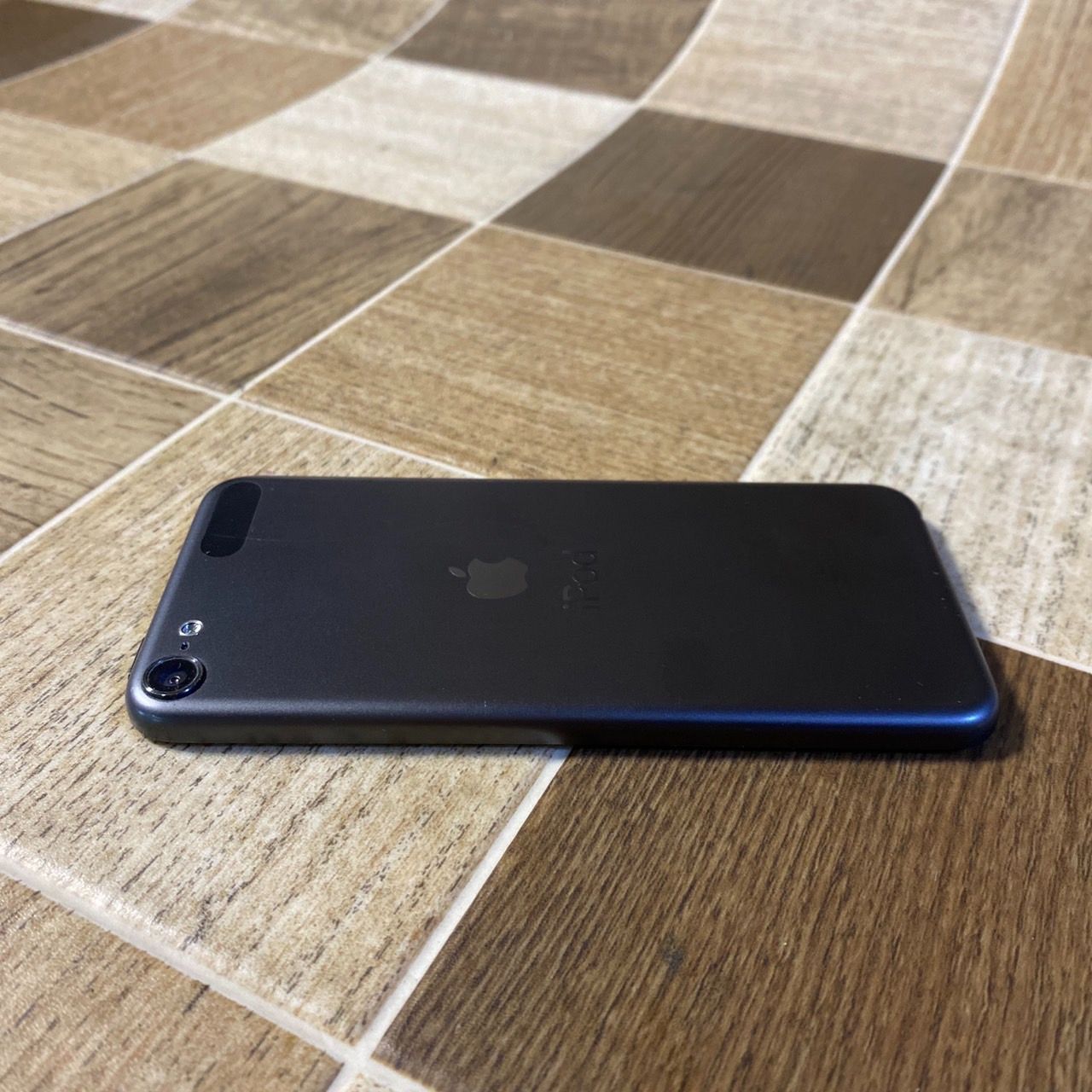 iPod touch A2178 MVHW2J/A 32GB スペースグレイ Apple iPod touch MVHW2J/A [32GB スペースグレイ] 価格比較