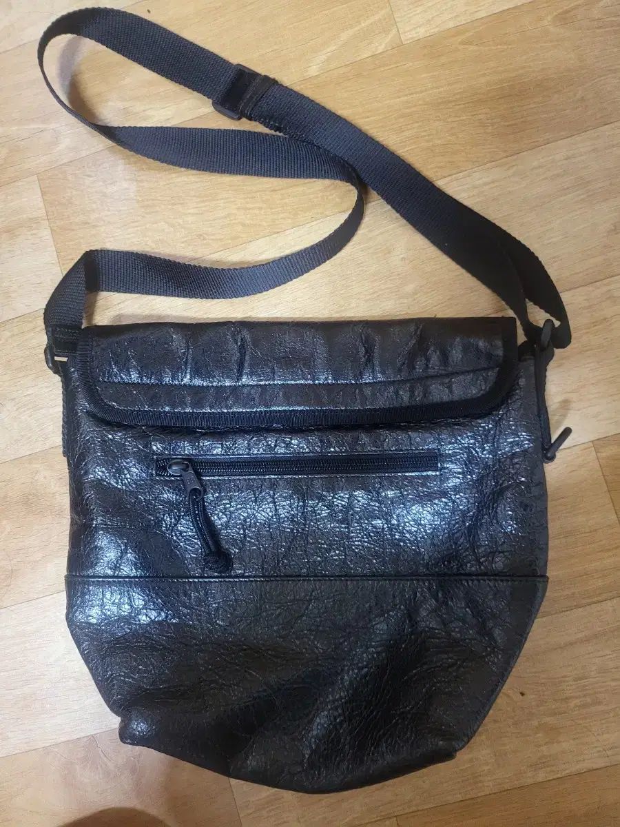 男女兼用 BALENCIAGA サコッシュ エクスプローラー 【楽天市場