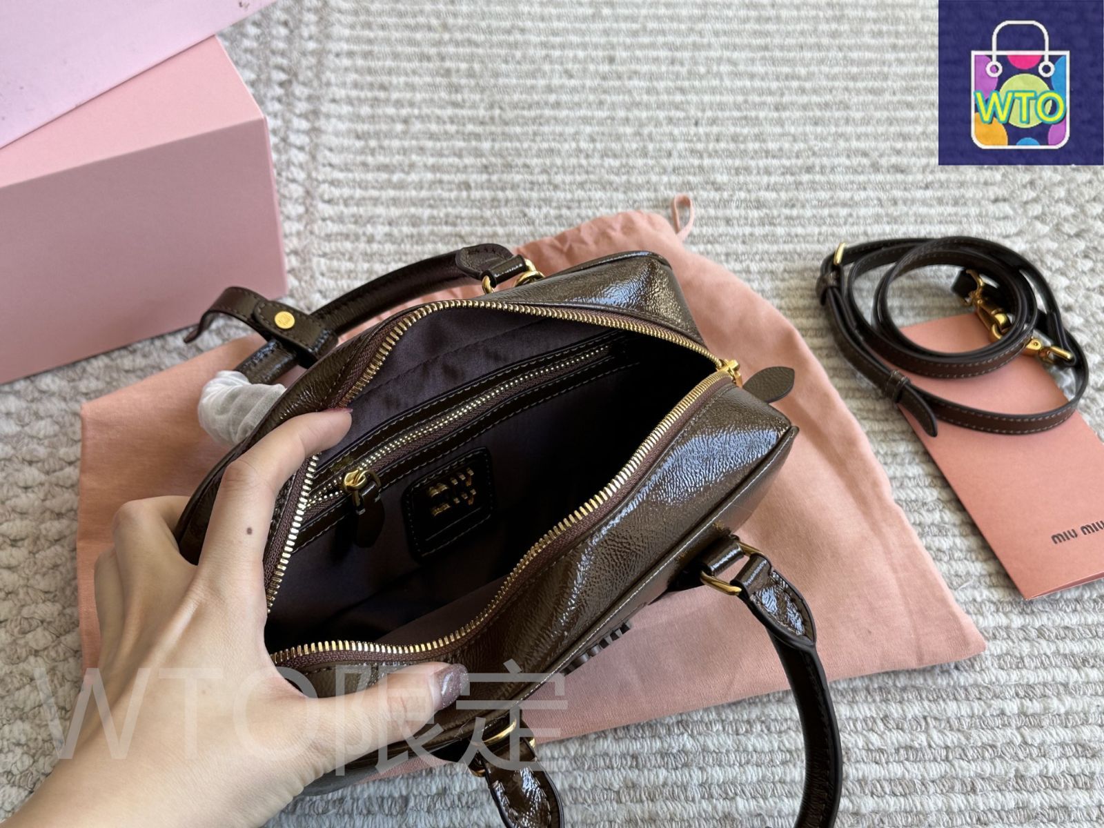 美品 miumiu ボウリングバッグです 22cm 今日特価】miumiu ボウリングバッグ / キャンバスオフィスバッグ