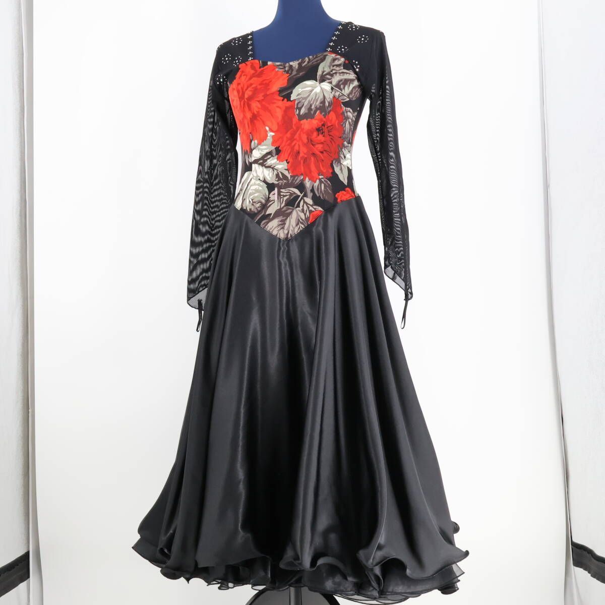 美品 社交ダンス衣装】ブラック ワンピース ドレス 黒 光沢 赤 美品 社交ダンス衣装】ブラック ワンピース ドレス 黒 光沢 赤